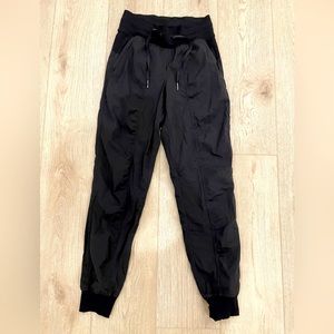Lululemon black joggers with pockets , fast dry fabric, size 2
